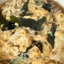 ソロキャンプにわかめの卵とじラーメン